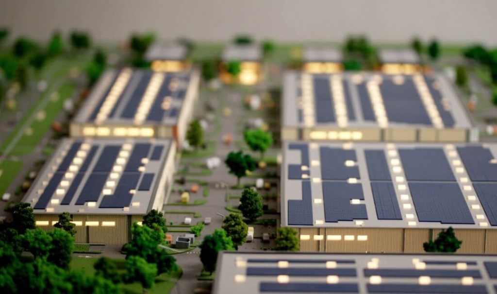 macheta cladiri industriale cu panouri fotovoltaice